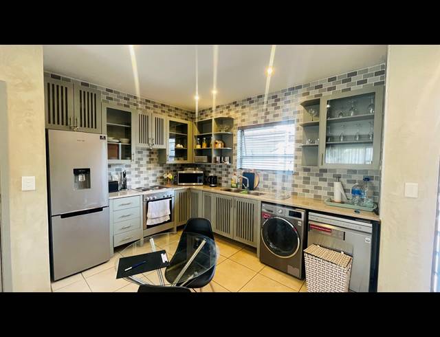 2 BEDROOM TOWNHOUSE FOR SALE IN HATFIELD